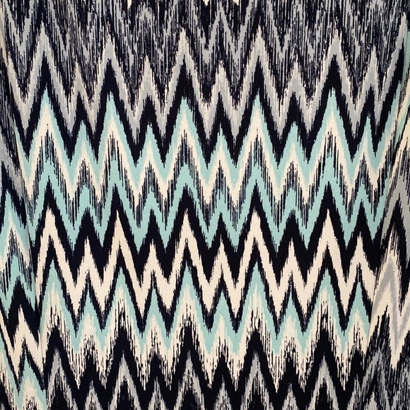 NWT EST. 1946 white, teal, and navy blue chevron pattern skirt with elastic band - Picture 3 of 6